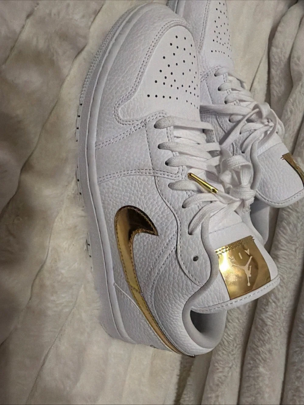 Women's Jordan 1 Low SE White/ Metallic Gold-White (CZ4776 100)